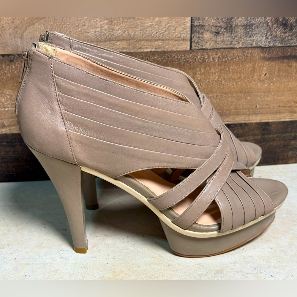 Fergie Women's Taupe Tan Platform Heels Zip Criss Cross 3" Size 10 AB 204